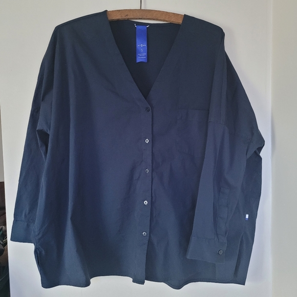 Kit & Ace Stretch Shirting V-neck blouse - Picture 4 of 10